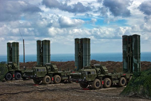 'Triumf' and Glory: Russia's Advanced S-400 Regiment Enters Service in Crimea - Sputnik International