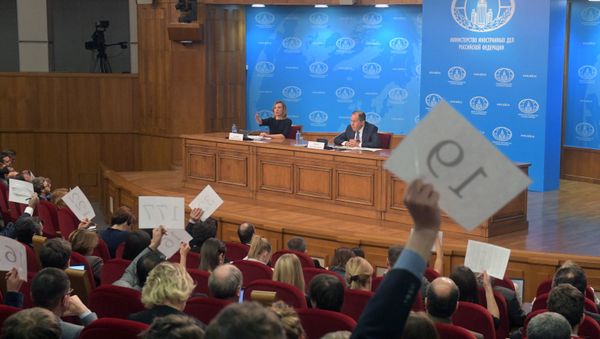 News conference with Russian Foreign Minister Sergei Lavrov evaluating the 2016 performance of Russian diplomacy. Left: Russian Foreign Ministry Spokesperson Maria Zakharova - Sputnik International