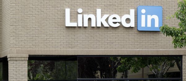Man walks past the LinkedIn headquarters in Mountain View, Calif. (File) Man walks past the LinkedIn headquarters in Mountain View, Calif. (File) - Sputnik International