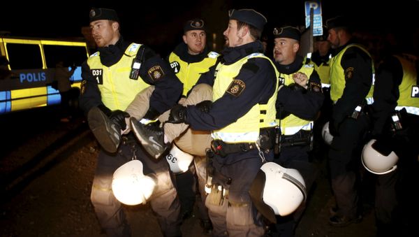 A migrant is carried out by police officers from an illegal camp set up in Malmoe A migrant is carried out by police officers from an illegal camp set up in Malmoe - Sputnik International