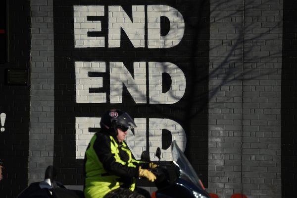 A motorbike is driven past a mural on the Falls Road a day after Northern Ireland's Deputy First Minister Martin McGuinness resigned, throwing the devolved joint administration into crisis, in Belfast Northern Ireland, January 10, 2017.  - Sputnik International