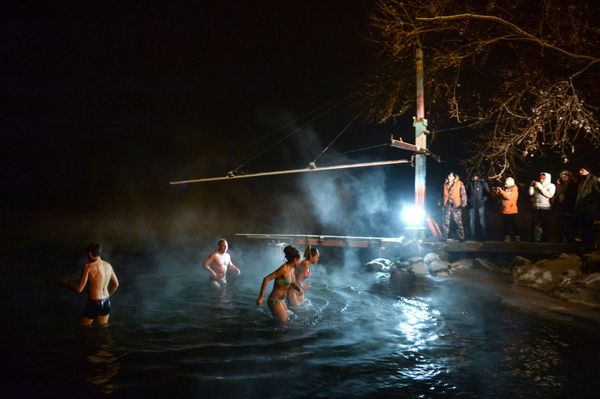 Cold Hands, Warm Hearts: Russians Brave the Cold to Celebrate Orthodox Epiphany Cold Hands, Warm Hearts: Russians Brave the Cold to Celebrate Orthodox Epiphany - Sputnik International