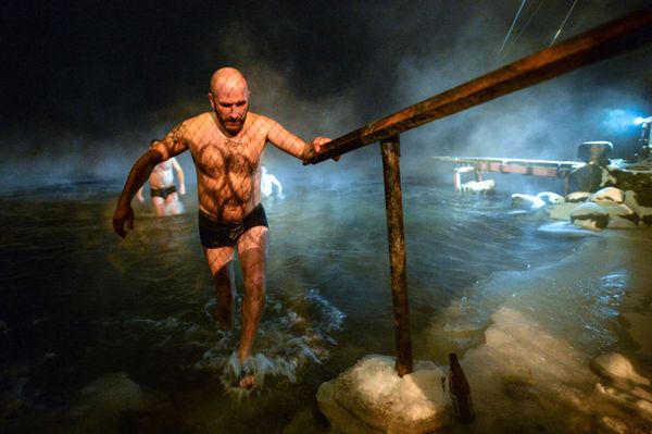Cold Hands, Warm Hearts: Russians Brave the Cold to Celebrate Orthodox Epiphany Cold Hands, Warm Hearts: Russians Brave the Cold to Celebrate Orthodox Epiphany - Sputnik International