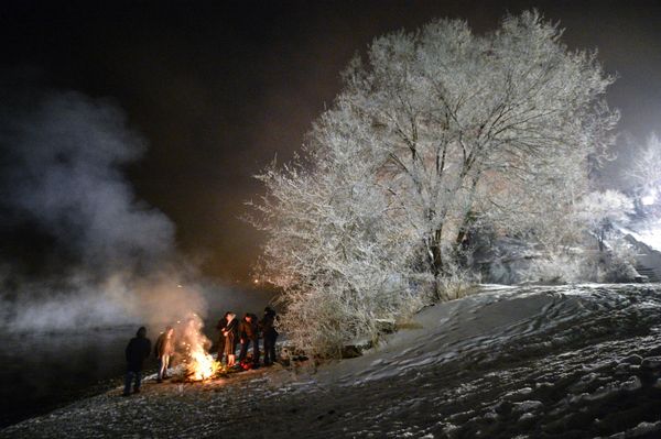Cold Hands, Warm Hearts: Russians Brave the Cold to Celebrate Orthodox Epiphany Cold Hands, Warm Hearts: Russians Brave the Cold to Celebrate Orthodox Epiphany - Sputnik International