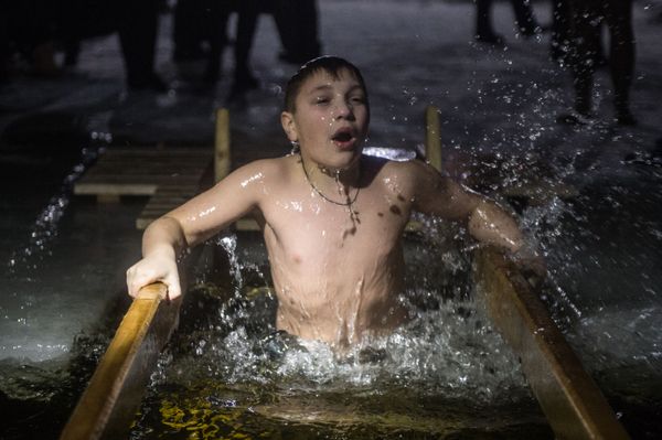 Cold Hands, Warm Hearts: Russians Brave the Cold to Celebrate Orthodox Epiphany Cold Hands, Warm Hearts: Russians Brave the Cold to Celebrate Orthodox Epiphany - Sputnik International
