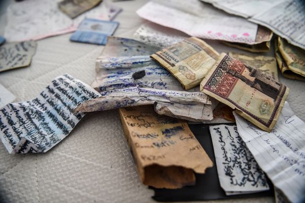 A picture taken on January 17, 2017 shows pieces of paper and money in the apartment where the main suspect in the Reina nightclub rampage was arrested by Turkish police the night before, in Istanbul. - Sputnik International