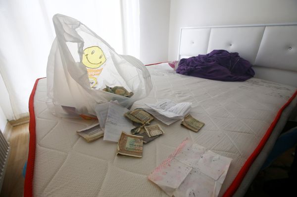 Foreign currency banknotes and various documents are seen in the bedroom of a hideout where the alleged attacker of Reina nightclub was caught by Turkish police. - Sputnik International