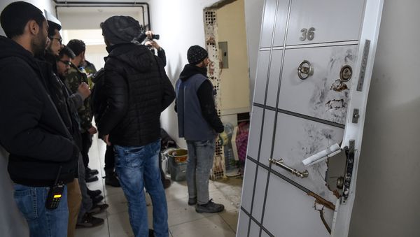 Turkish plain clothes police officers wait next to a damaged door at the apartment where the main suspect in the Reina nightclub rampage was arrested by Turkish police the night before, in Istanbul on January 17, 2017 - Sputnik International