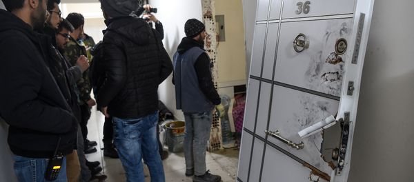 Turkish plain clothes police officers wait next to a damaged door at the apartment where the main suspect in the Reina nightclub rampage was arrested by Turkish police the night before, in Istanbul on January 17, 2017 Turkish plain clothes police officers wait next to a damaged door at the apartment where the main suspect in the Reina nightclub rampage was arrested by Turkish police the night before, in Istanbul on January 17, 2017 - Sputnik International
