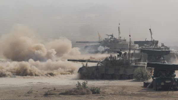 Pakistani army tanks advance during a military exercise at a trategic area along the border with India, in Khairpure Tamay Wali in Bahawalpur district on November 16, 2016 Pakistani army tanks advance during a military exercise at a trategic area along the border with India, in Khairpure Tamay Wali in Bahawalpur district on November 16, 2016 - Sputnik International