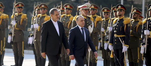 In this photo released by official website of the office of the Iranian Senior Vice-President, Syrian Prime Minister Imad Khamis, right, reviews honor guard as he is accompanied by Iranian Senior Vice-President Eshagh Jahangiri, during his official welcoming ceremony in Saadabad palace in Tehran, Iran, Tuesday, Jan. 17, 2017 - Sputnik International