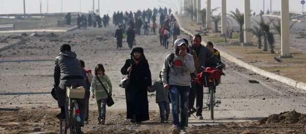 Civilians move away as Iraqi security forces fight against Islamic State militants on the eastern side of Mosul, Iraq, Wednesday, Jan. 18, 2017 Civilians move away as Iraqi security forces fight against Islamic State militants on the eastern side of Mosul, Iraq, Wednesday, Jan. 18, 2017 - Sputnik International
