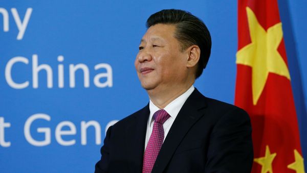 Chinese President Xi Jinping watches during a gift handover ceremony at the United Nations European headquarters in Geneva, Switzerland, January 18, 2017 - Sputnik International