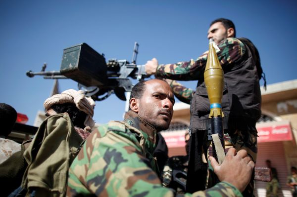 Newly recruited fighters ride on the back of a truck during a farewell ceremony as they head to the battlefront to fight against government forces in Sanaa, Yemen, January 19, 2017 - Sputnik International