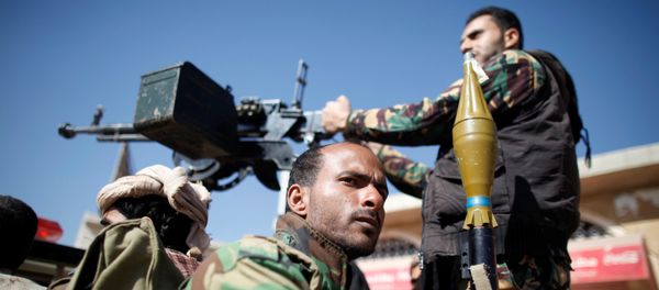 Newly recruited militants ride on the back of a truck during a farewell ceremony as they head to the battlefront to fight against government forces in Sanaa, Yemen, January 19, 2017 - Sputnik International