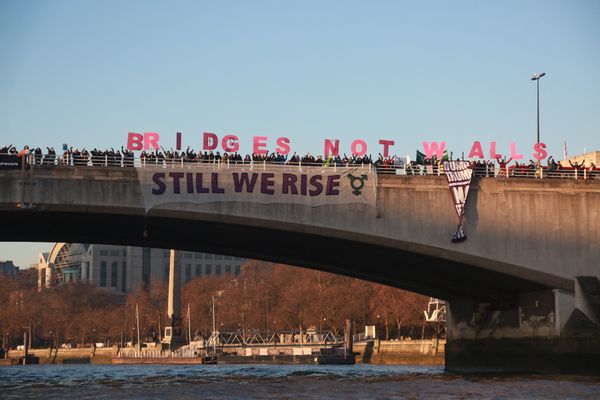 'Building Bridges, Not Walls' campaign, Waterloo Bridge, London 'Building Bridges, Not Walls' campaign, Waterloo Bridge, London - Sputnik International