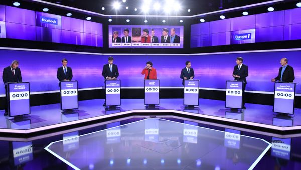 Candidates for the French left's presidential primaries ahead of the 2017 presidential election (from L) founder of the Ecology party Ecologistes! Francois de Rugy, former Prime minister Manuel Valls, former Economy minister Arnaud Montebourg, President of the Radical Left Party (PRG) Sylvia Pinel, former Education minister Benoit Hamon, former Education minister Vincent Peillon and President of the Democratic Front (Front Democrate) Jean-Luc Bennahmias take part in a final televised debate in Saint-Cloud on January 19, 2017 - Sputnik International