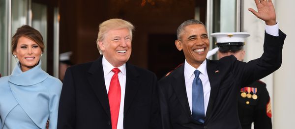 Barack Obama(R) and Michelle Obama(L) welcome Donald Trump(2nd-R) and his wife Melania to the White House in Washington, DC January 20, 2017 - Sputnik International