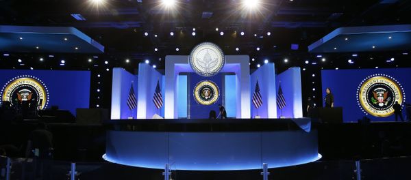 Crews prepare the main stage for the Freedom Ball at the Washington Convention Center - Sputnik International