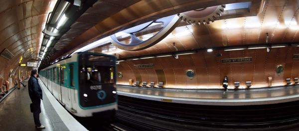 A picture taken on November 28, 2012 of a train arriving at the Arts et Métiers metro station in Paris - Sputnik International