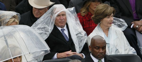 Former president George W. Bush keeps covered in the rain as he sits with his wife Laura at the inauguration ceremonies swearing in Donald Trump as the 45th president of the United States on the West front of the U.S. Capitol in Washington, U.S., January 20, 2017 - Sputnik International