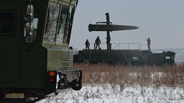 Russian soldiers watch a transporter-loader place an Iskander-M shorter-range missile onto a self-propelled launcher Russian soldiers watch a transporter-loader place an Iskander-M shorter-range missile onto a self-propelled launcher - Sputnik International