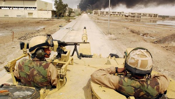 Alex Matheson, left, a member of the Desert Rats with his Challenger II tank man an operational post in Basra, southern Iraq, Friday April 4, 2003 Alex Matheson, left, a member of the Desert Rats with his Challenger II tank man an operational post in Basra, southern Iraq, Friday April 4, 2003 - Sputnik International