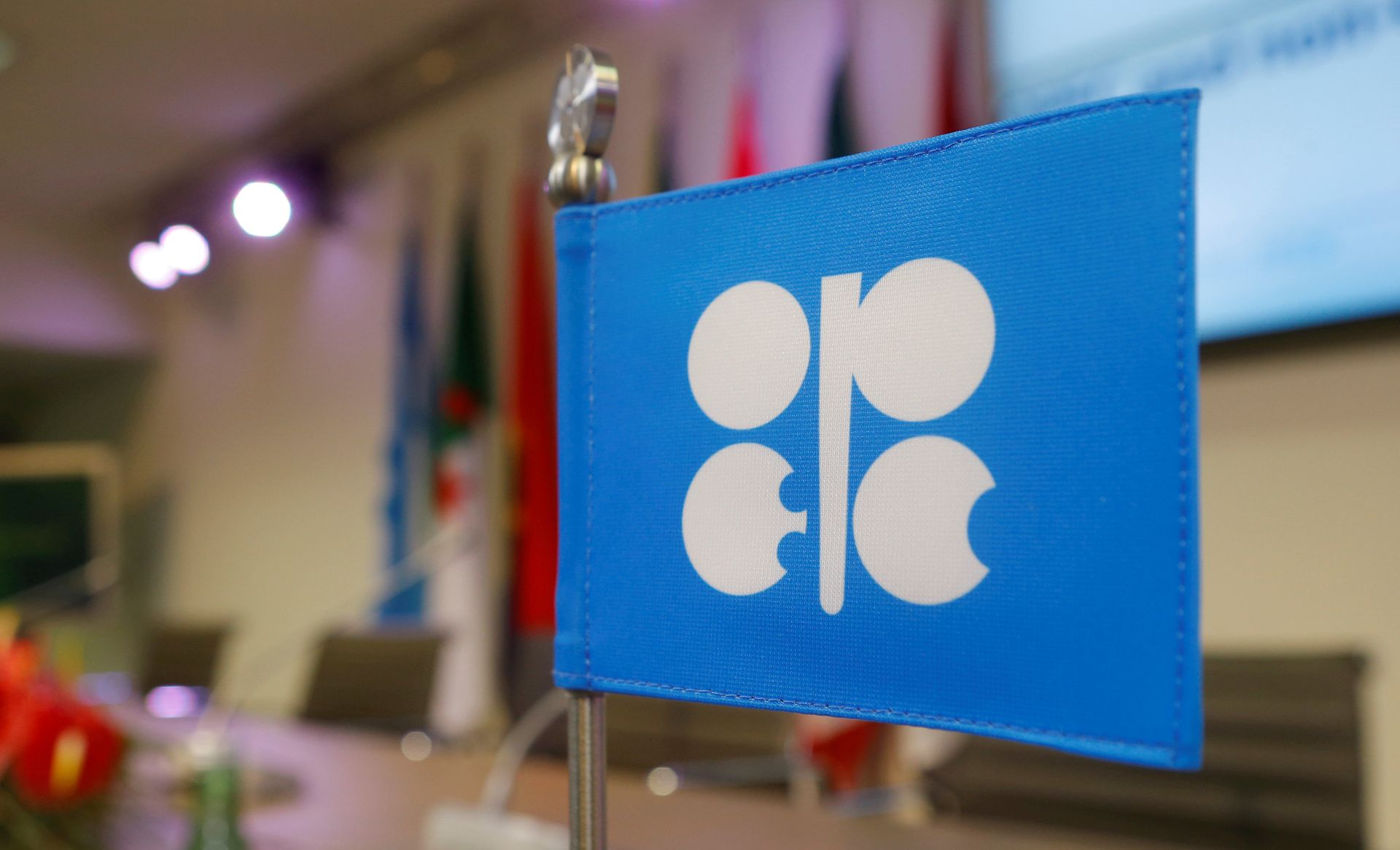 Jittery Oil Prices Recover as Suez Canal Unblocked, Traders Anticipate OPEC+ Production Cut Rollover - Sputnik International, 1920, 29.03.2021
