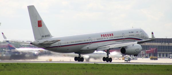 TU 214 liner lands at the Sheremetyevo airport, Moscow TU 214 liner lands at the Sheremetyevo airport, Moscow - Sputnik International