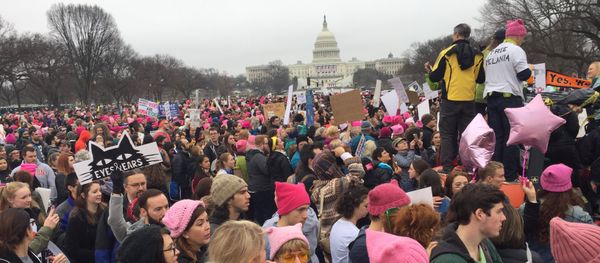 Demonstrators arrive on the National Mall in Washington, DC, for the Women's march on January 21, 2017 - Sputnik International