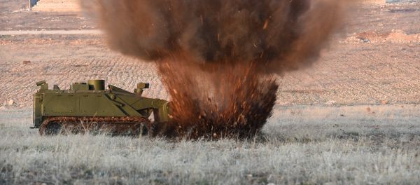 Military engineers of the Russian Army's international counter-mine center continue the demining operation in eastern Aleppo, Syria - Sputnik International