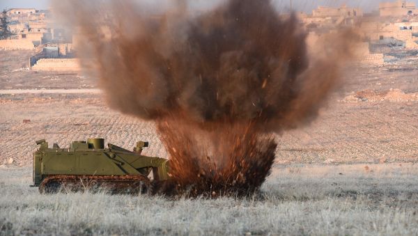 Military engineers of the Russian Army's international counter-mine center continue the demining operation in eastern Aleppo, Syria - Sputnik International