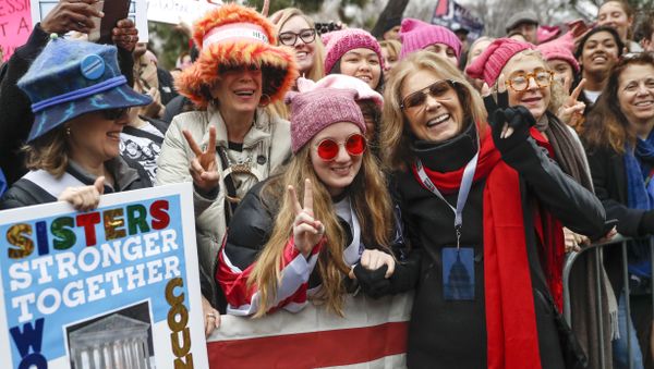 Gloria Steinem, center right, greets protesters at the barricades before speaking at the Women's March on Washington during the first full day of Donald Trump's presidency, Saturday, Jan. 21, 2017 in Washington. - Sputnik International