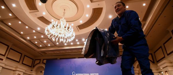 A picture taken on January 22, 2017 shows a man at work to prepare the Syria peace talks conference room at Astana' Rixos President Hotel A picture taken on January 22, 2017 shows a man at work to prepare the Syria peace talks conference room at Astana' Rixos President Hotel - Sputnik International