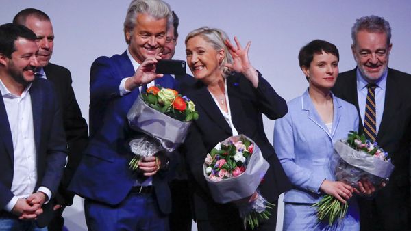France's National Front leader Marine Le Pen and Netherlands' Party for Freedom (PVV) leader Geert Wilders take a Selfie during a European far-right leaders meeting to discuss about the European Union, in Koblenz, Germany, January 21, 2017 France's National Front leader Marine Le Pen and Netherlands' Party for Freedom (PVV) leader Geert Wilders take a Selfie during a European far-right leaders meeting to discuss about the European Union, in Koblenz, Germany, January 21, 2017 - Sputnik International
