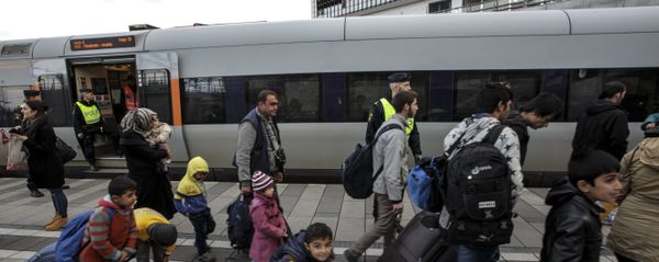 Policemen and a group of migrants stand on the platform at the Swedish end of the bridge between Sweden and Denmark in Malmo, Sweden Policemen and a group of migrants stand on the platform at the Swedish end of the bridge between Sweden and Denmark in Malmo, Sweden - Sputnik International