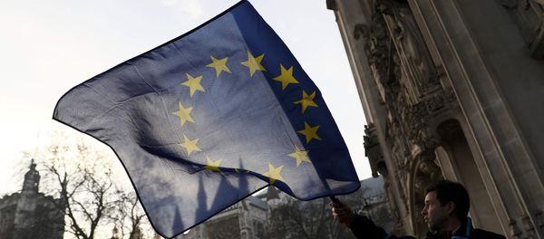 A man waves a European Union flag outside the Supreme Court before the decision of a court ruling on whether Theresa May's government requires parliamentary approval to start the process of leaving the European Union, in Parliament Square, central London, Britain, January 24, 2017. - Sputnik International