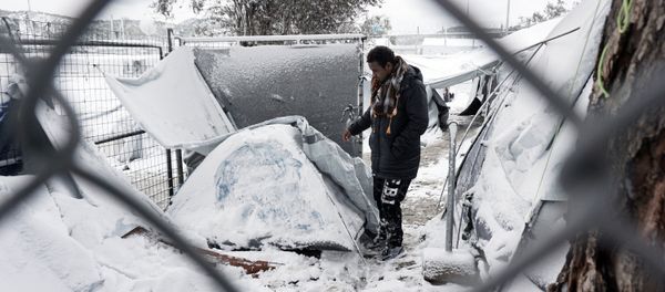 A migrant stands next to a snow-covered tent at the Moria hotspot on the island of Lesbos , following heavy snowfalls on January 7, 2017. - Sputnik International