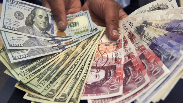 British Pounds and US Dollars. - Sputnik International