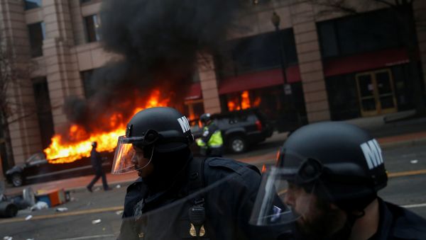 Limousine set on fire by protesters during 2017 inauguration in Washington, DC. Limousine set on fire by protesters during 2017 inauguration in Washington, DC. - Sputnik International