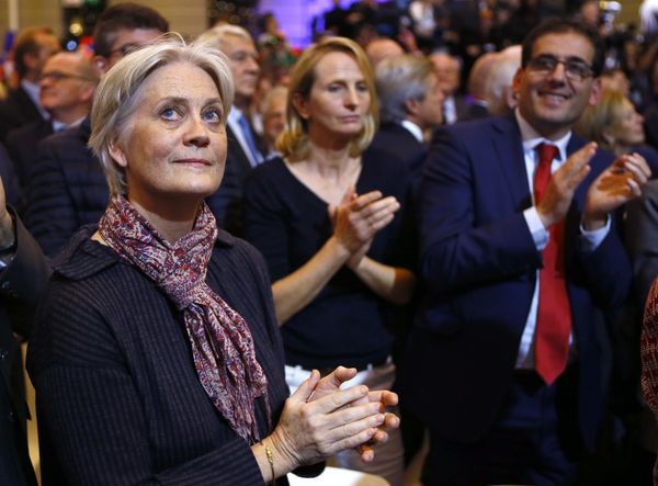 Penelope Fillon, wife of Francois Fillon, a candidate in Sunday's primary runoff to select a conservative candidate for the French presidential election, applauds during a campaign rally in Paris, France. (File) Penelope Fillon, wife of Francois Fillon, a candidate in Sunday's primary runoff to select a conservative candidate for the French presidential election, applauds during a campaign rally in Paris, France. (File) - Sputnik International