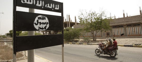 Al-Qaida logo is seen on a street sign in Yemen. (File) - Sputnik International