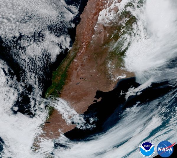Mountain wave clouds in Argentina are displayed in the high-resolution satellite photo. - Sputnik International