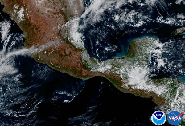 The Yucatan Peninsula, including a large brush fire and smoke cloud. - Sputnik International