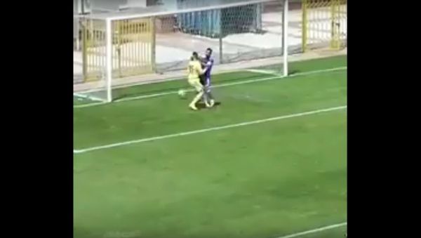 Unfassbares Eigentor aus der Türkei / Hilarious Own Goal from Turkey - Sputnik International