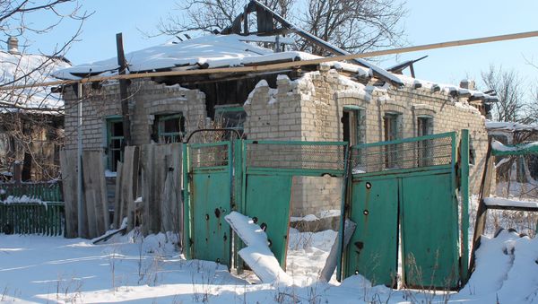 A destroyed house in Spartak village, Donetsk region - Sputnik International