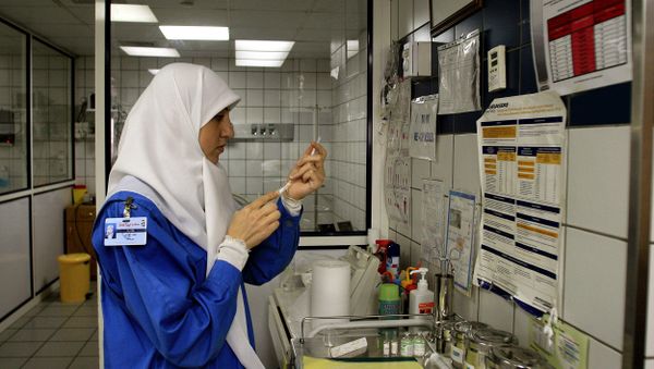 A nurse wearing a hijab (File) A nurse wearing a hijab (File) - Sputnik International