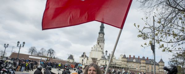 A woman waves a Polish flag in front of the Jasna Gora monastery during the annual Polish motorcyclists pilgrimage to the country's greatest place of pilgrimage hosting the Black Madonna of Czestochowa in Czestochowa, Poland, on April 19, 2015 A woman waves a Polish flag in front of the Jasna Gora monastery during the annual Polish motorcyclists pilgrimage to the country's greatest place of pilgrimage hosting the Black Madonna of Czestochowa in Czestochowa, Poland, on April 19, 2015 - Sputnik International