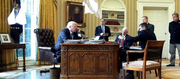 U.S. President Donald Trump (from L), joined by Chief of Staff Reince Priebus, Vice President Mike Pence, National Security Advisor Michael Flynn, Communications Director Sean Spicer and senior advisor Steve Bannon, speaks by phone with Russia's President Vladimir Putin in the Oval Office at the White House in Washington, U.S. January 28, 2017 - Sputnik International