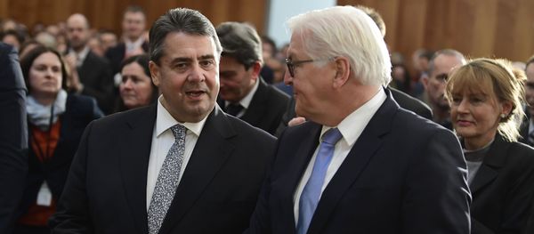 German Vice Chancellor and new Foreign Minister Sigmar Gabriel (L) and former German Foreign Minister Frank-Walter Steinmeier are pictured on January 27, 2017 at the Foreign Ministry in Berlin - Sputnik International